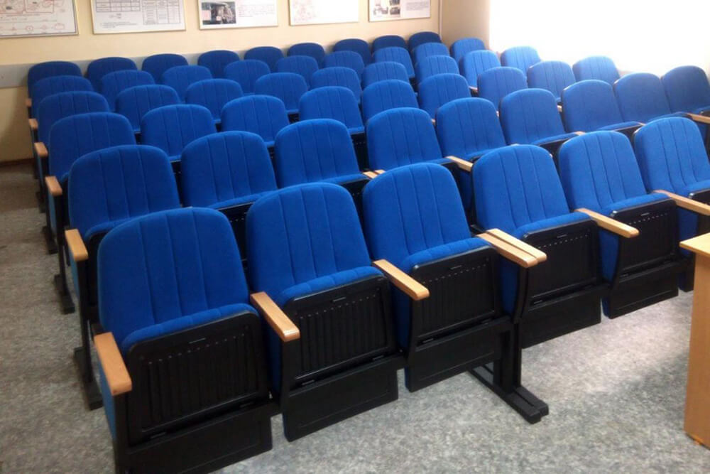 Синие конференц-кресла